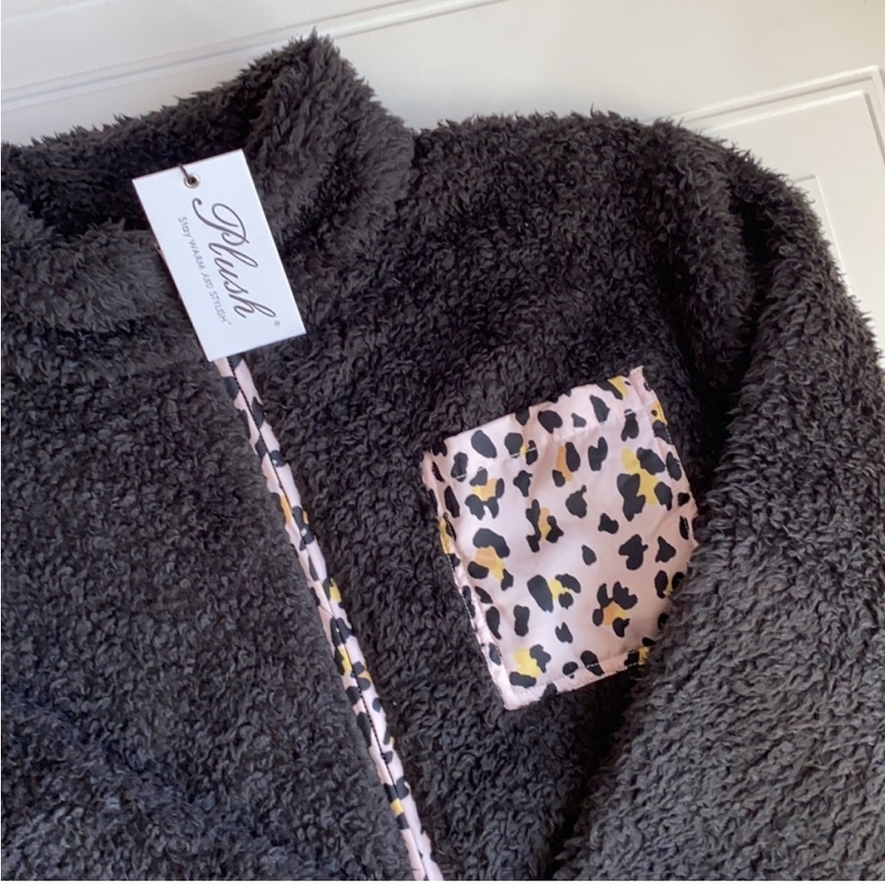 NWT PLUSH Lounge x Revolve Cheetah Trim Fleece Sherpa Jacket Size Small - Picture 5 of 8